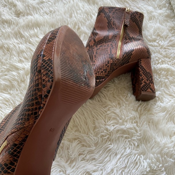 Y2K Minimalist H&M Faux Leather Snakeskin Boots - Picture 7 of 9